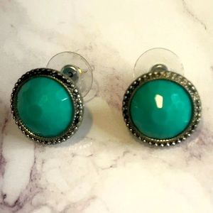 Earrings with green stone